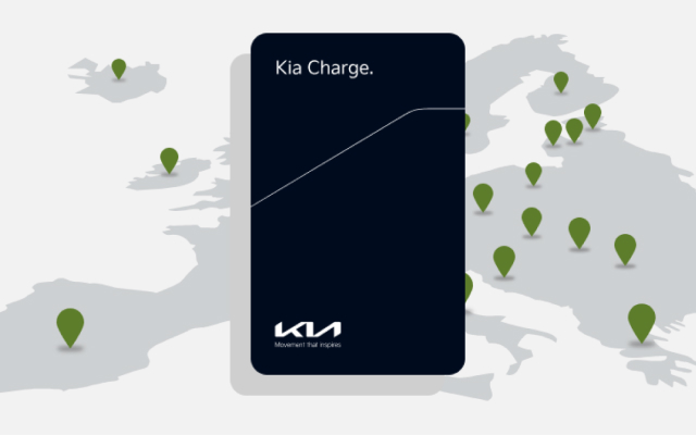 Kia Charge Karte über einer Europakarte mit grünen Standortmarkierungen dargestellt.